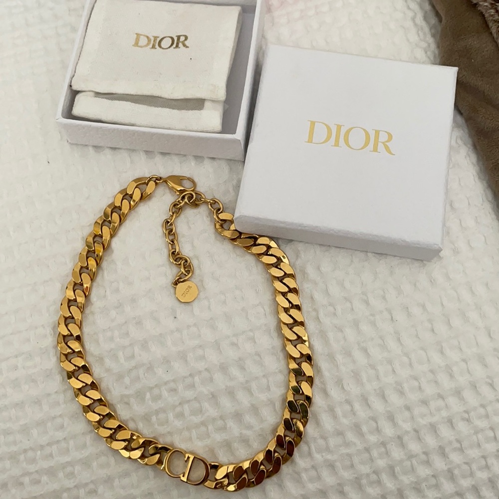 Dior Necklace 100% authentic receipt included